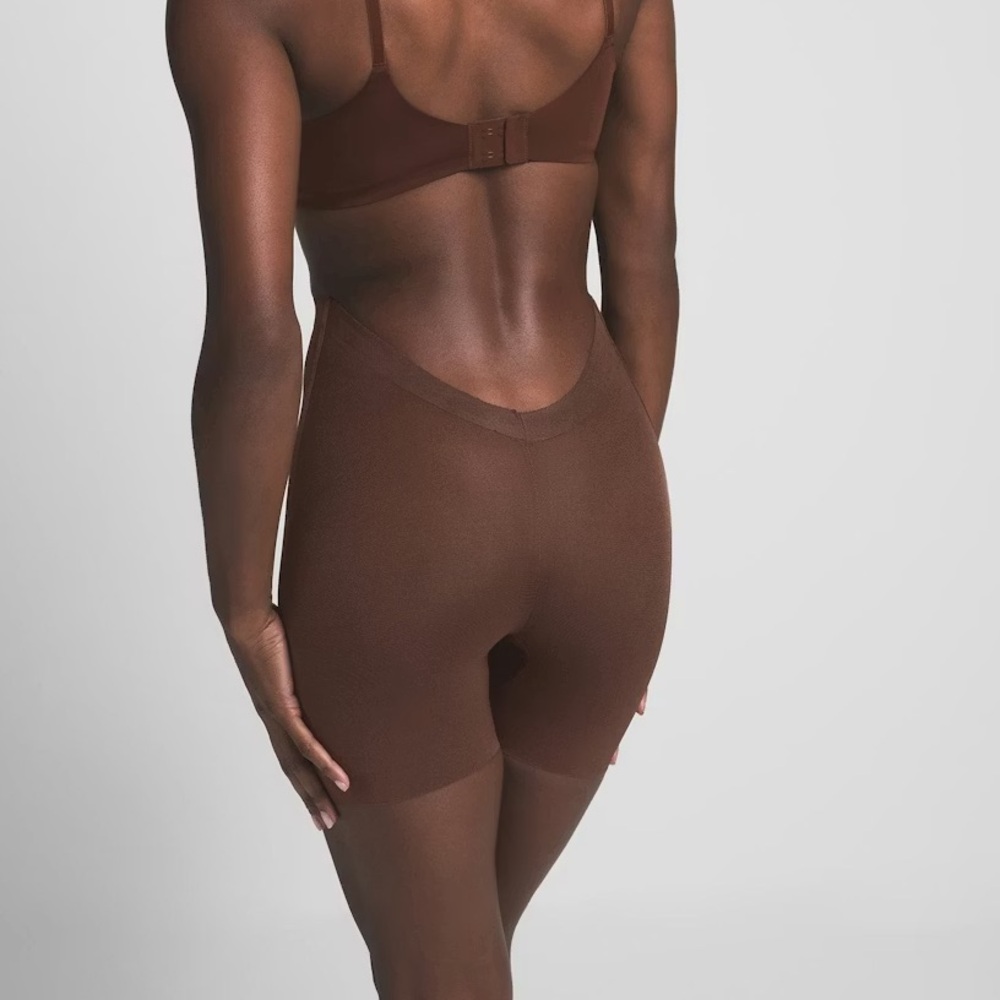 Skims Low Back Sculpt Cocoaโ Brown Sheer Sculpt Shape-wear Shorts